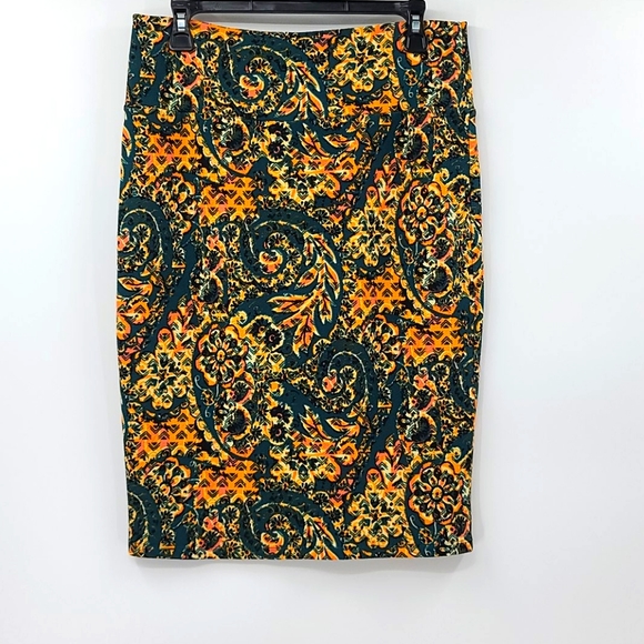 LuLaRoe Dresses & Skirts - Lularoe Cassie pencil skirt. Women's size medium